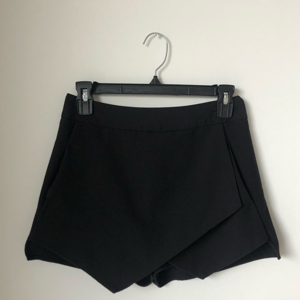 Black Skort